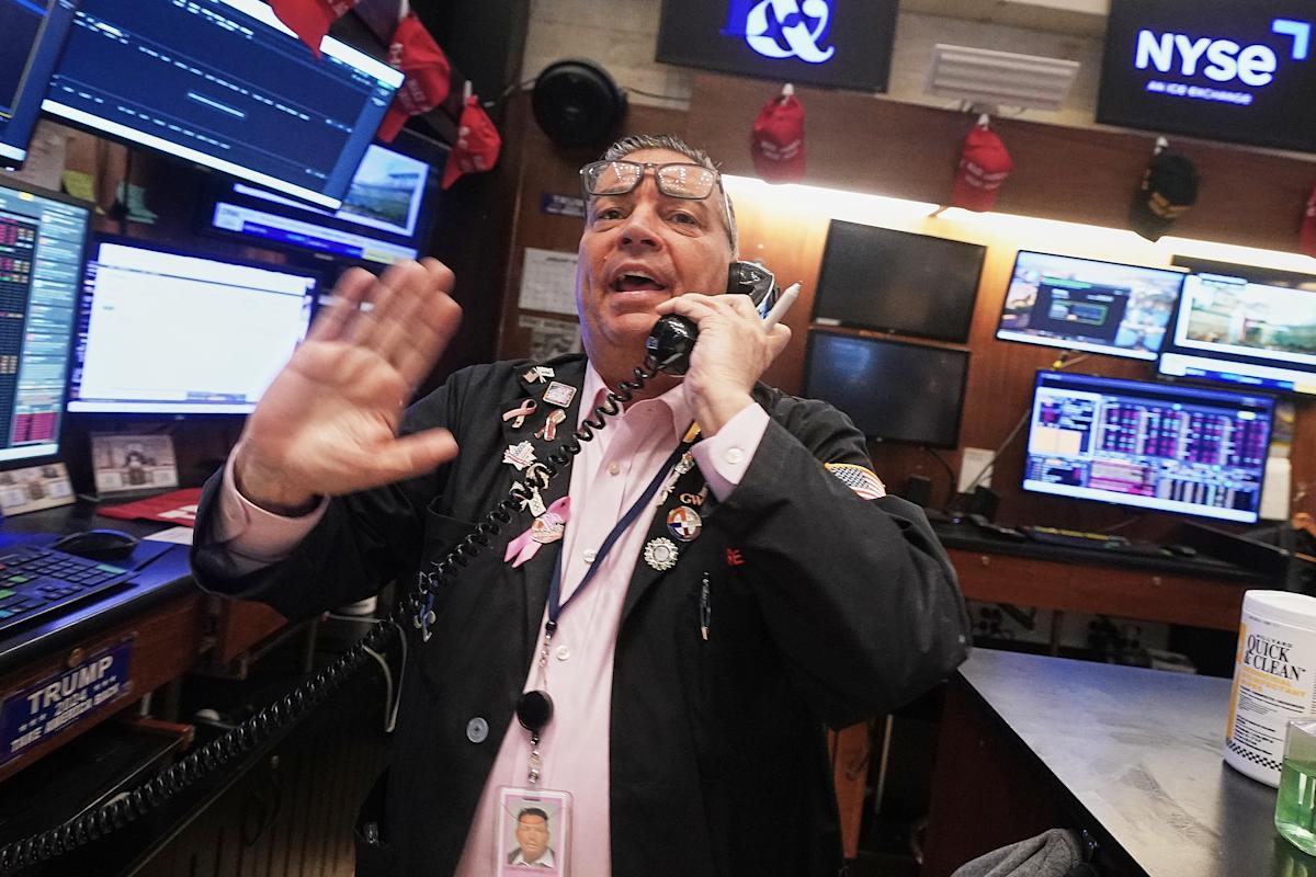 Dow, S&P 500, Nasdaq Futures Plunge Amid Trump Tariff Threats and Bond Sell-Off Concerns